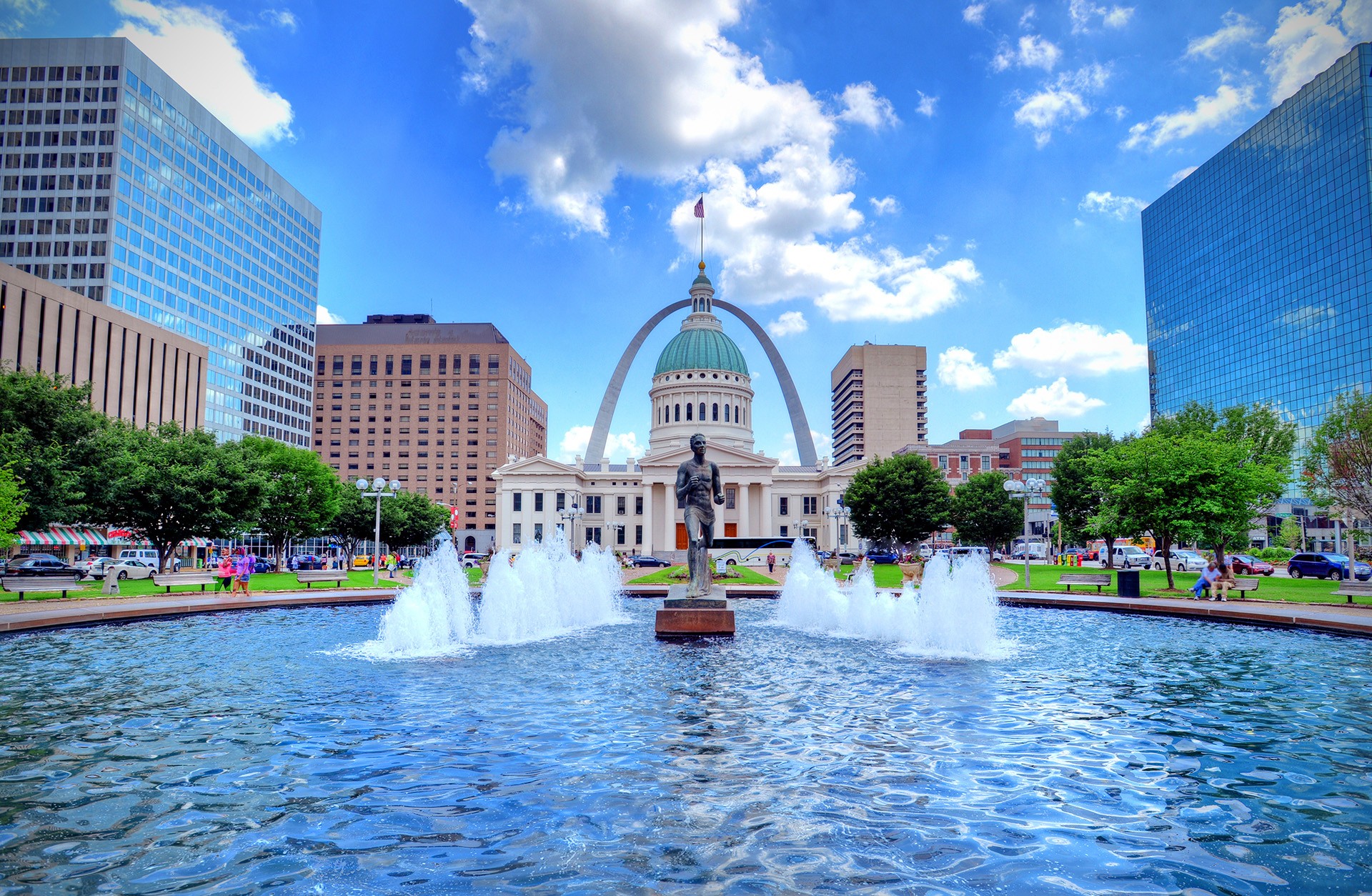 Kiener Plaza and the Gateway Arch in St. Louis, Missouri on a sunny summer day